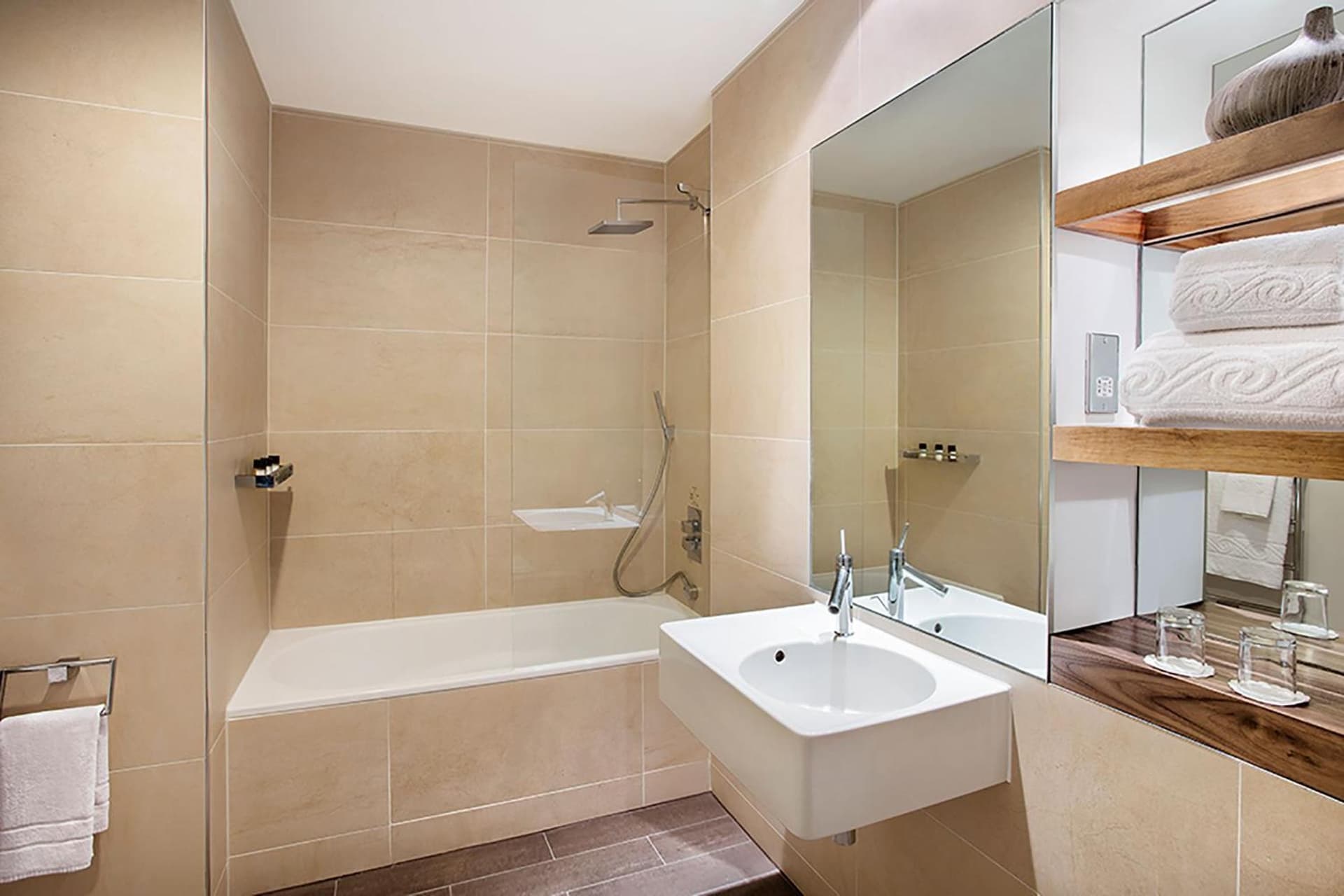 Leonardo Hotel Cardiff
