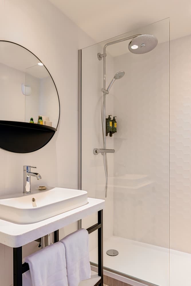 Leonardo Boutique Paris Opera