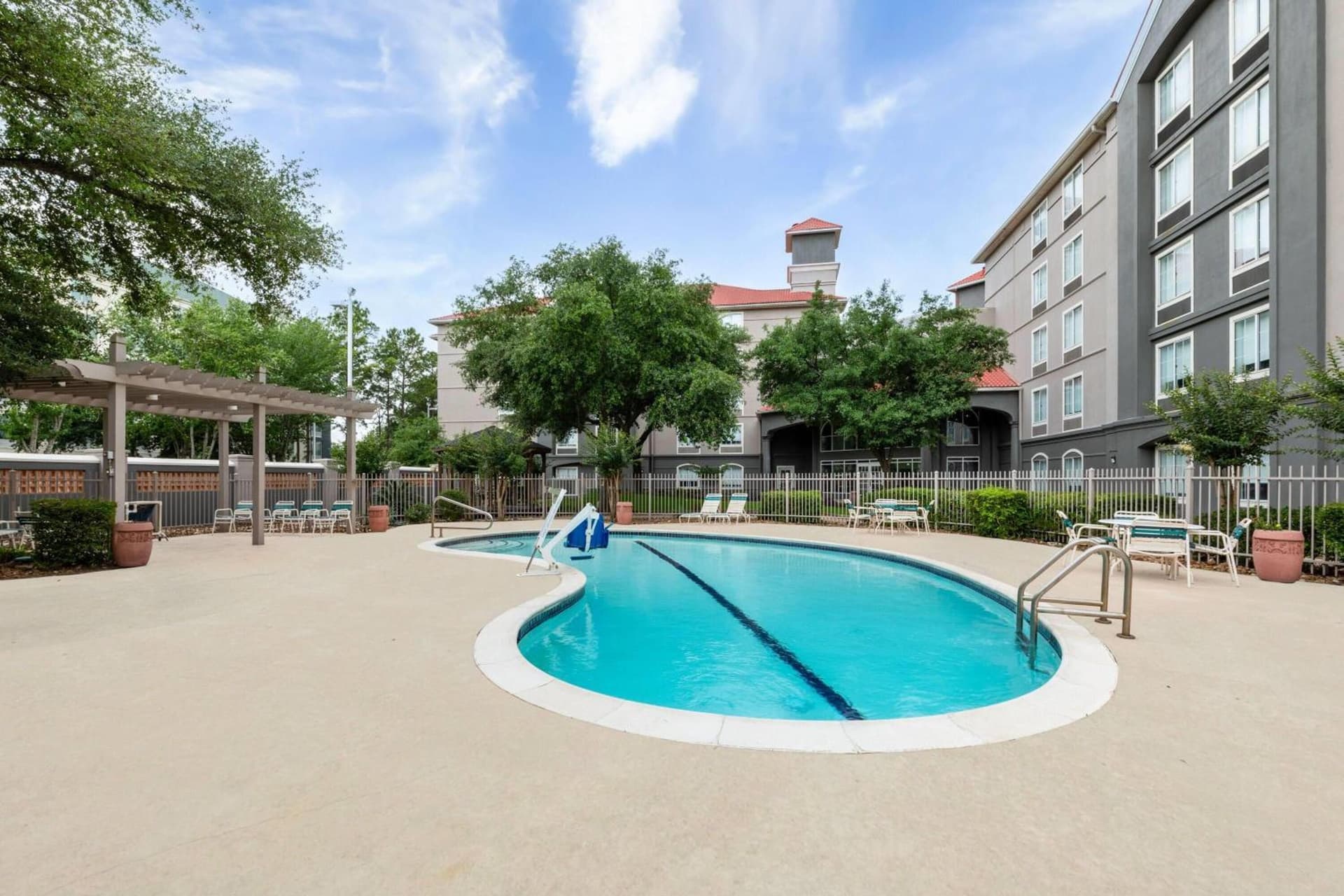 La Quinta Inn & Suites by Wyndham Houston Bush IAH South