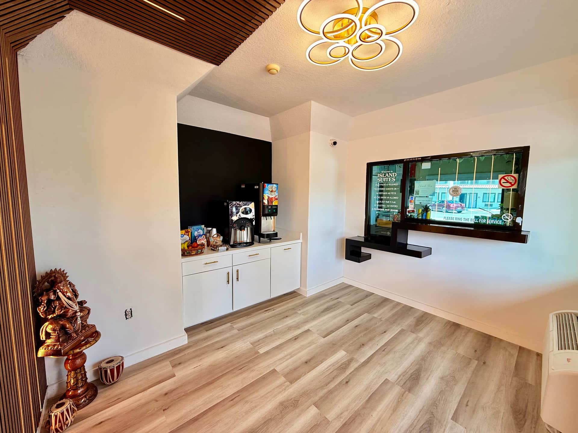 Island Suites Hobby Airport