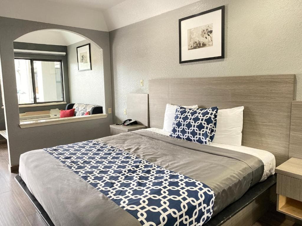 Island Suites Hobby Airport