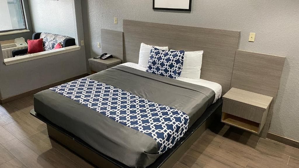 Island Suites Hobby Airport