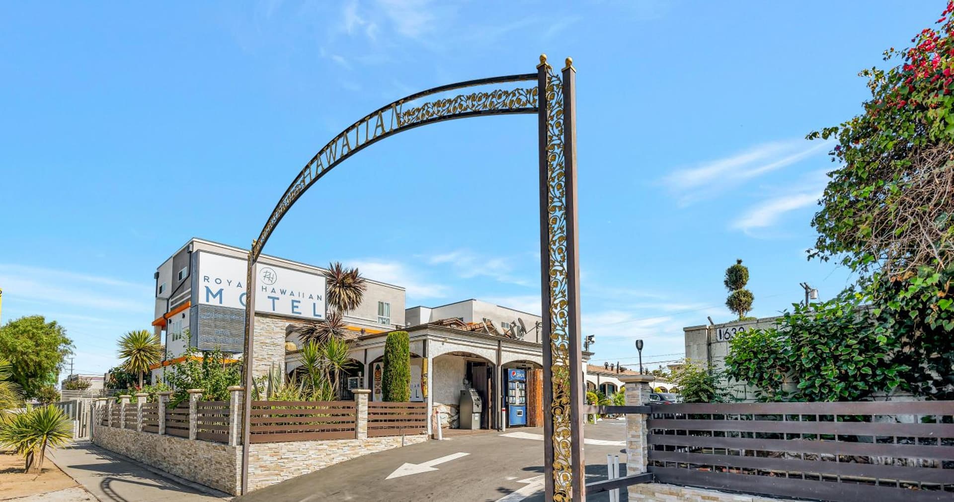 Royal Hawaiian Inn - Mid City