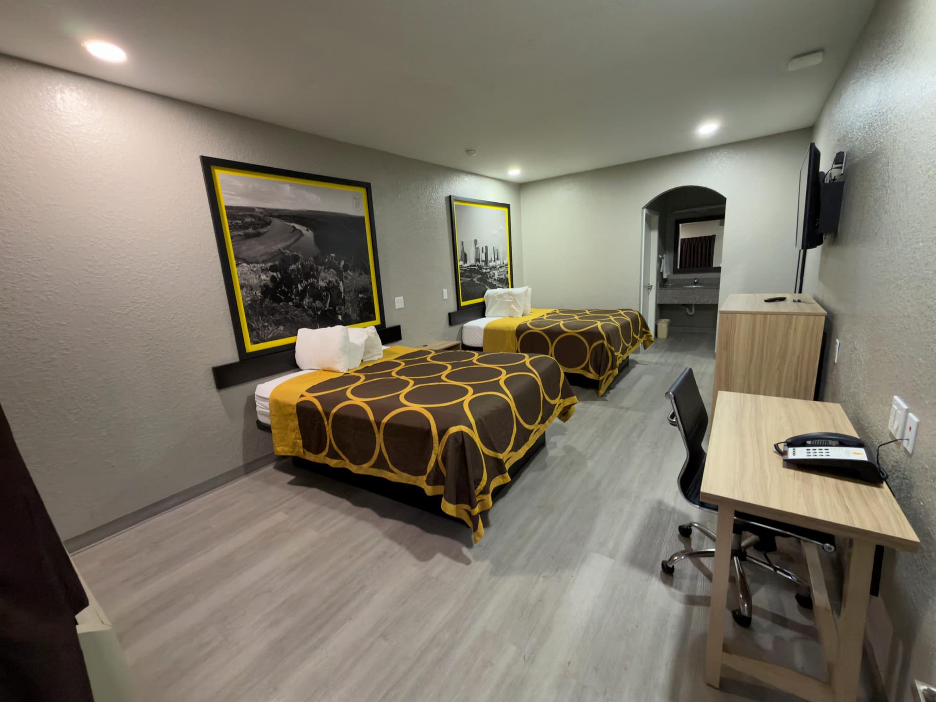 Super 8 by Wyndham Houston/Brookhollow NW