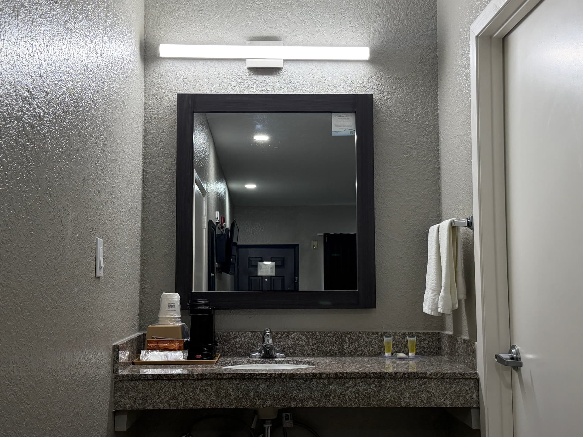 Super 8 by Wyndham Houston/Brookhollow NW