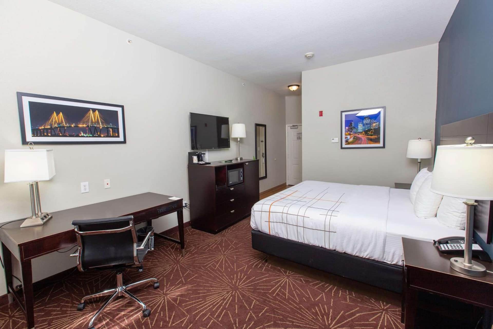 La Quinta Inn & Suites by Wyndham Houston East at Normandy