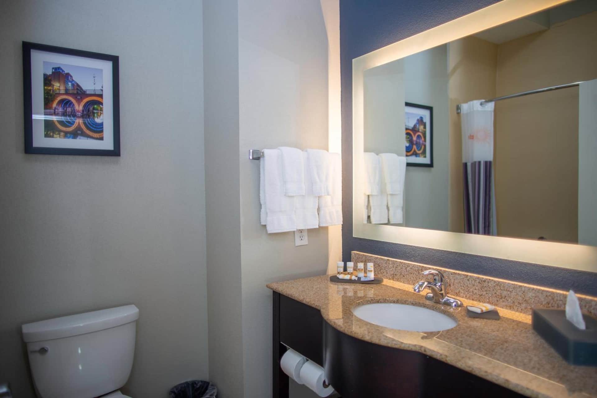 La Quinta Inn & Suites by Wyndham Houston East at Normandy